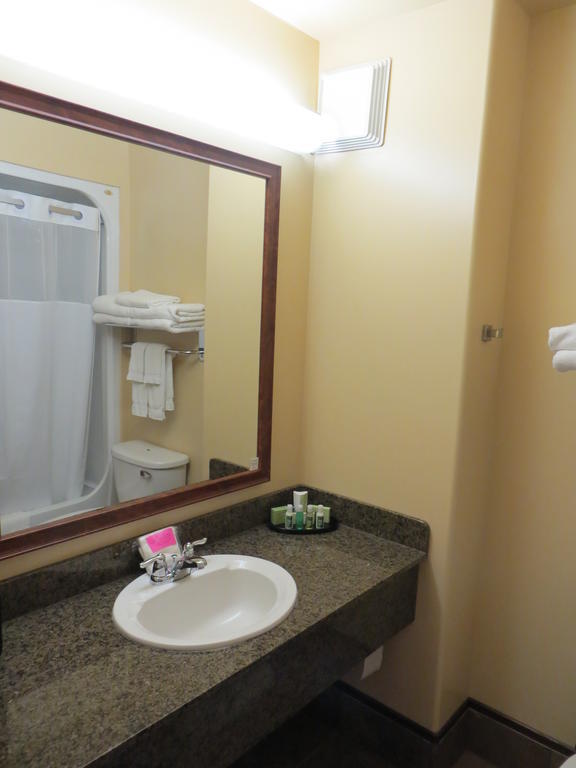 Poplar Tree Inn Stoughton Cameră foto